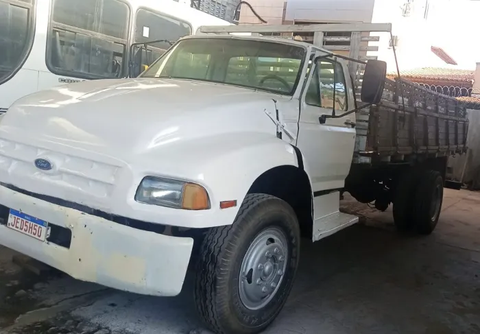 Caminhão Ford f12000 