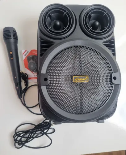 Caixa de som portátil Xtrad Oscar Box XDG-64 de 20W com Microfone de fio