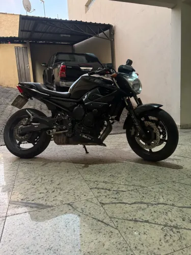 Yamaha XJ6 600 - Preta ?