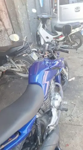 Vendo ou troco num carro 