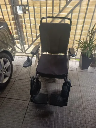 Cadeira de rodas motorizada 