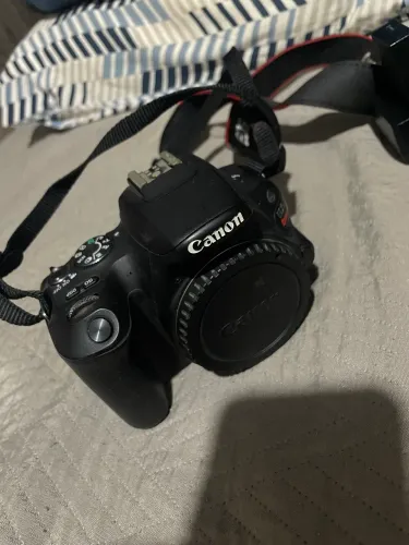 CÂMERA PROFISSIONAL - CANON EOS REBEL SL2