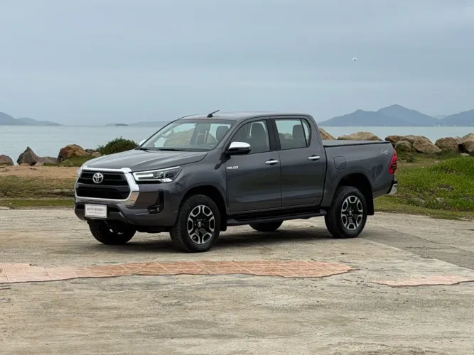 Toyota Hilux CD SRV 4X4 2.8 TDI Diesel Aut. 2024