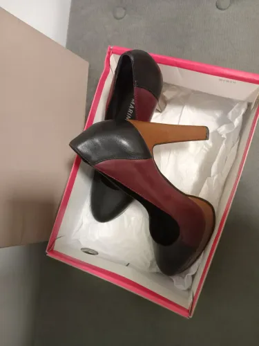 Sapato de Salto Alto (Novo)