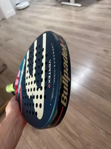 Vendo raquete de padel Bullpadel