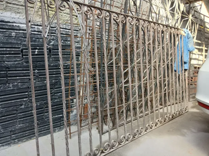 Grade de ferro maciço 1,97 × 1.07