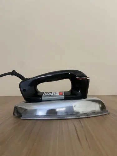 Ferro de Passar a Seco Black+Decker VFA1110TM2 1100W Preto 110V