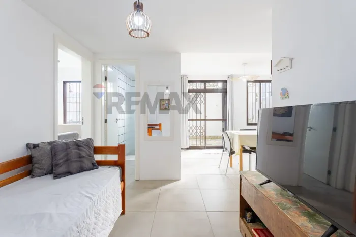 Apartamento a venda, com 1 quarto, 45m2 de área util, por R$ 490.000 no Canasvieiras, em F