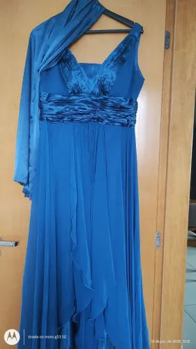 Vestido de festa, semi novo (usado uma vez), veste 42, 44, azul petróleo. 