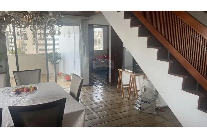 Apartamento a venda com 4 quartos no Espinheiro próximo a Rua da Hora
