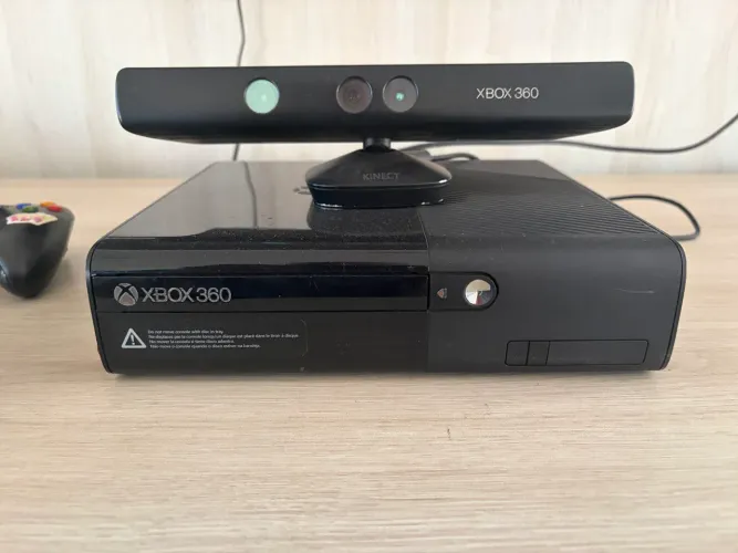 Xbox 360 E (Super Slim) Completo com Kinect + 2 Controles (13 Jogos Originais A PARTE)!