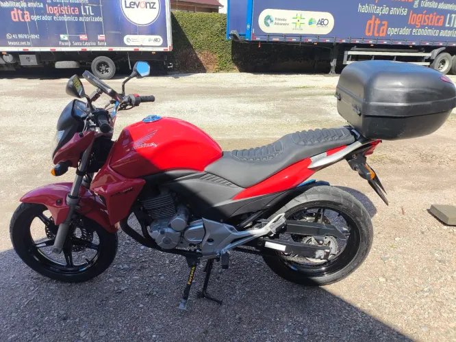 Honda CB 300R 2013 vermelha 