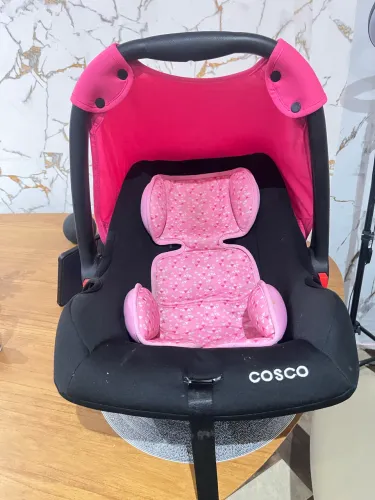 Bebê Conforto Wizz da Cosco (Kit com a Base para o Carro)