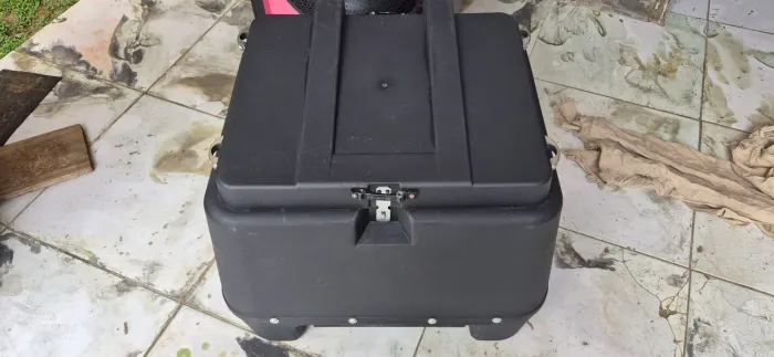 Baú motoboy 80 litros e bagageiro fan 160
