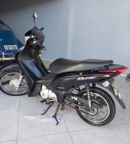Vendo moto biz 125, partida elétrica ano 2011. 