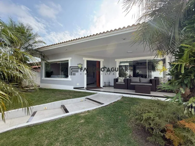 Casa em Araruama - 4 Quartos com 2 suítes e um closet - R$ 1.600.000,00 - Parque Hotel - E