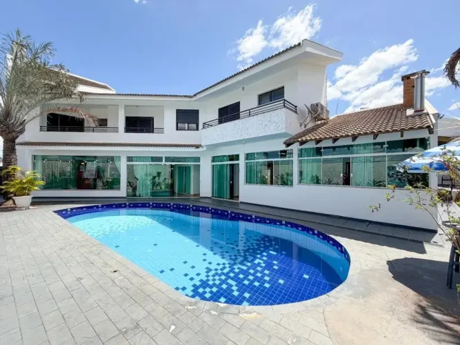 Sobrado à venda em Maringá, Jardim Itália, com 5 quartos, com 524.63 m²