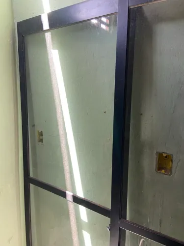 Porta de varanda 2,20altura 1,60 de largura 