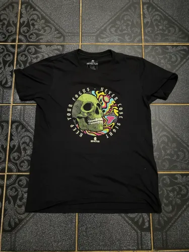 Camiseta Invictus Skull