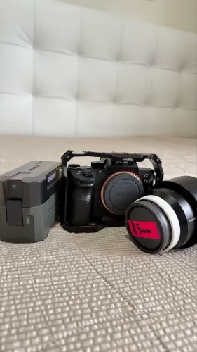 Sony A7III + Sony 85mm 1.8 + Acessórios