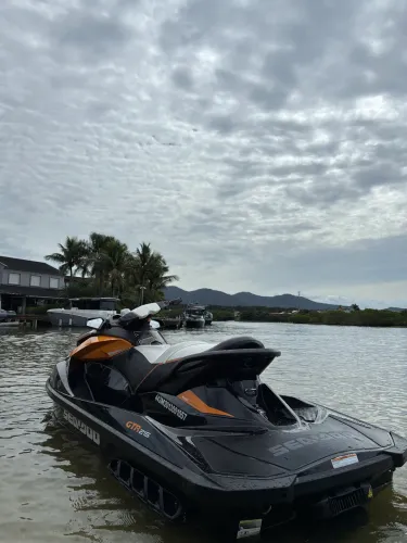 Jet Ski 215 GTR ( ano 2013)