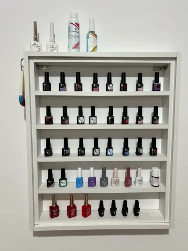 Vendo prateleira com esmaltes em gel e três cabines