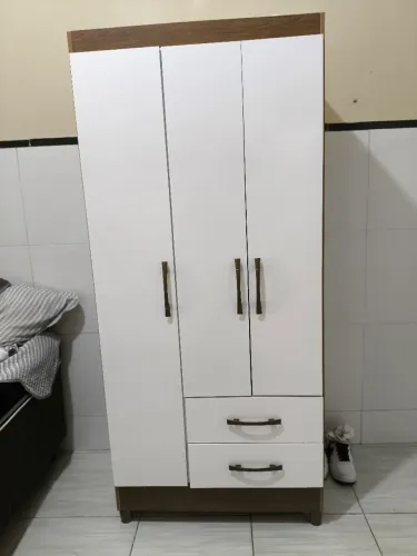 Guarda roupa de solteiro 