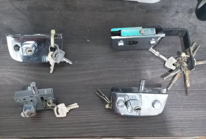 Fechaduras porta de vidro todas com chaves todo conjunto 200.00