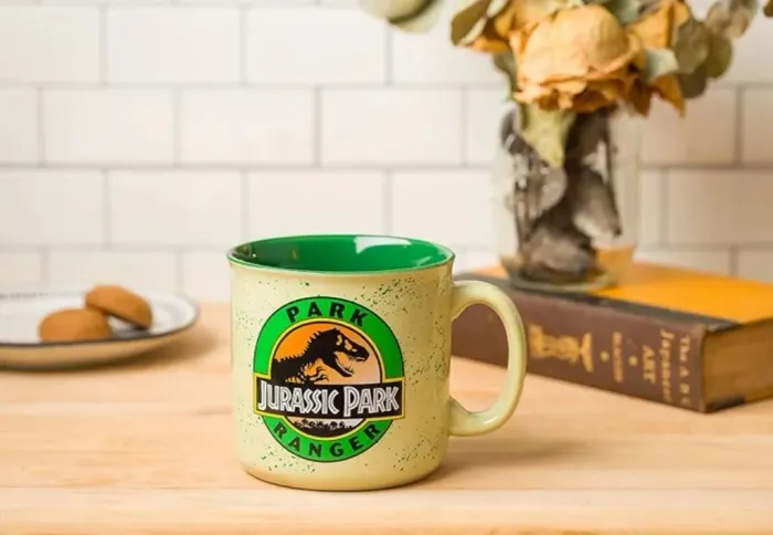 Caneca jurrasic park 590 ml da marca silver Buffalo importado 