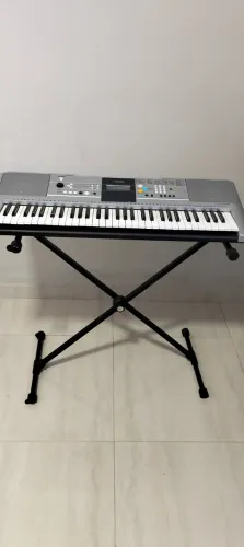 Teclado Yamaha PSR-E323