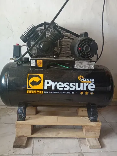Compressor de ar com tubulação de ar