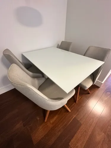 Mesa de Jantar Moderna 120 x 80 + 4 cadeiras | R$ 1.590