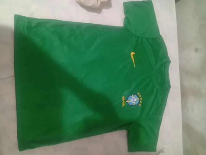 Vendo blusa do Brasil 
