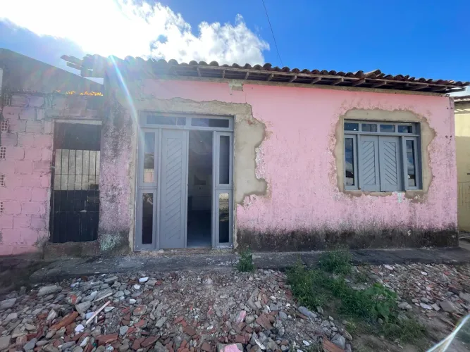 Vende-se casa no conj lagoa vermelha 
