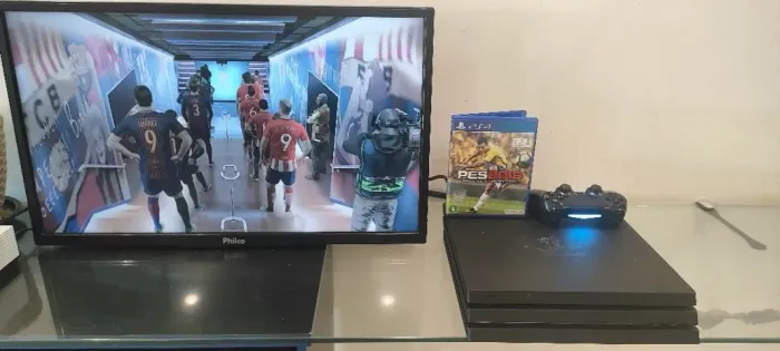 Playstation 4 modelo Pro - 4K - Pes 18 - HD 1TB - Controle - Cabos .Pronto pra uso !