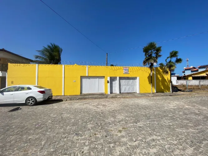 Casa Praia do Francês na avenida principal