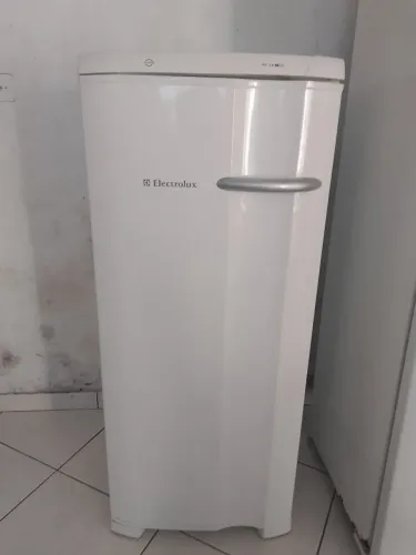 Freezer vertical Electrolux 110v