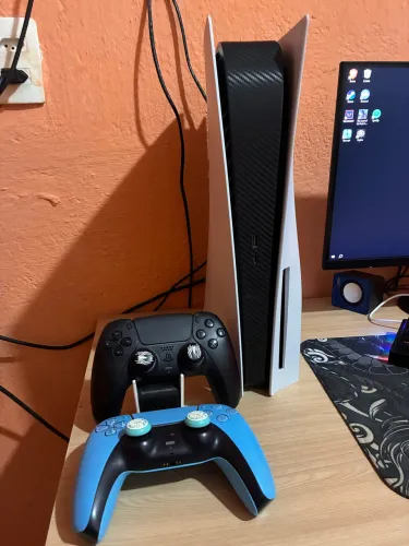 PS5 MÍDIA FÍSICA 825GB + 2 Controles