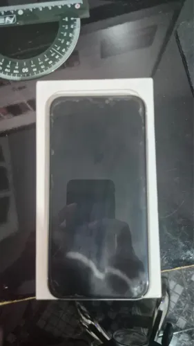 iPhone 11 / 64Gb / 64% bateria - problema na tela