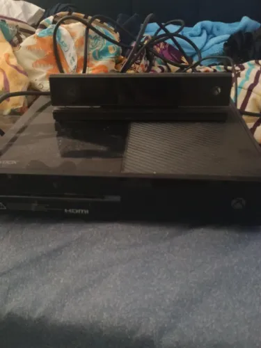 xbox one funcionando 100% com controle kinnect e jojos e hd externo inclusos