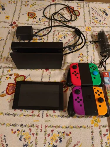Nintendo Switch Completo + 4 Controles + 6 Jogos Físicos + Conta digital.