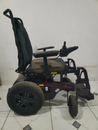 Cadeira de rodas B400