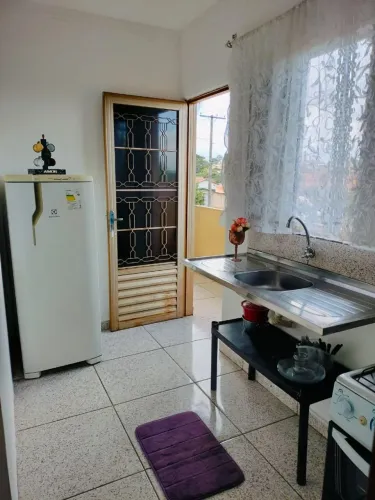 Particular: Kitinete Semi Mobiliada - 400 metros do Terminal da Vila Brasília