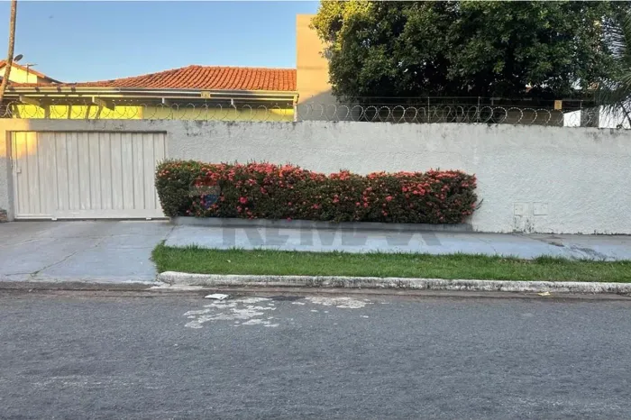 Casa com 379m² de terreno no Setor Jaó e amplo quintal para sua família - R$ 750 mil