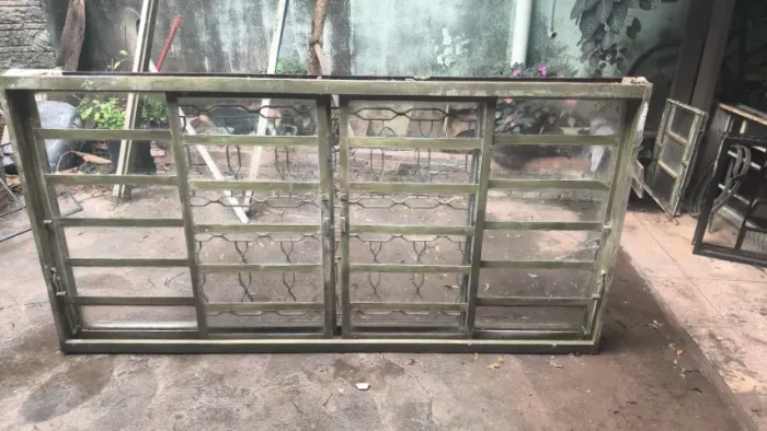 Janela com grade em aço 1mx2m
