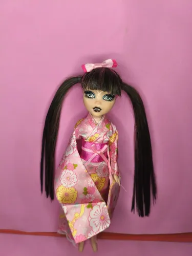 Boneca monster high draculaura usada