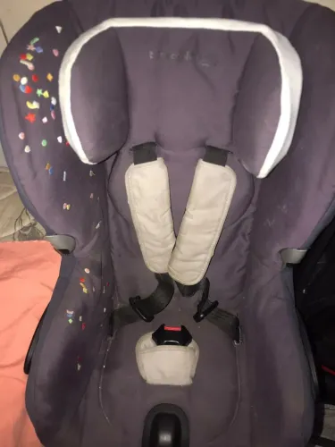 Vendo cadeirinha de colocar no carro