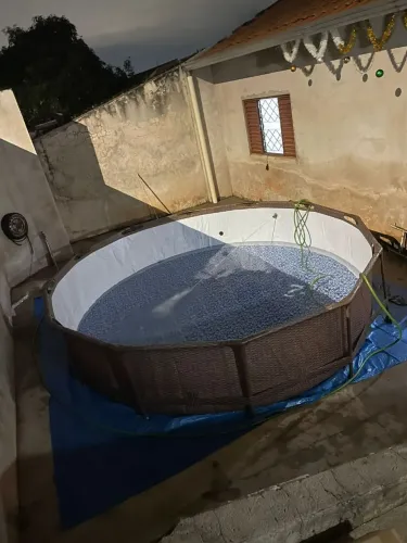 Vende se piscina 6.473 litros