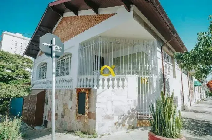 Casa de Esquina para Locação no Bairro Alto | 190m², 2 Dormitórios (1 Suíte) e Excelente L