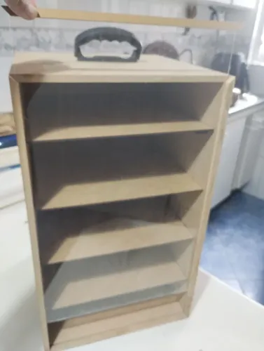 Estante 52x32 5 nichos de 30 com vidro *plástico